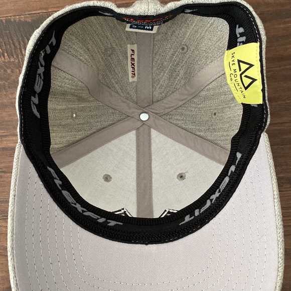 Skye Mountain grey hat EUC - Picture 5 of 5